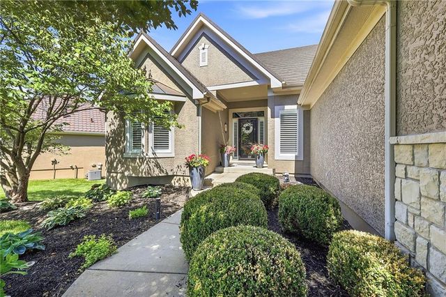 9926 FOUNTAIN Circle, Lenexa, KS 66220