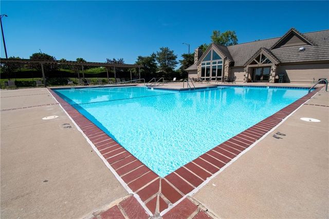 9926 FOUNTAIN Circle, Lenexa, KS 66220