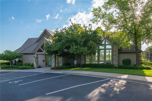 9926 FOUNTAIN Circle, Lenexa, KS 66220