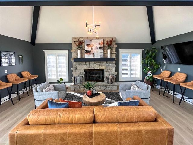 9926 FOUNTAIN Circle, Lenexa, KS 66220
