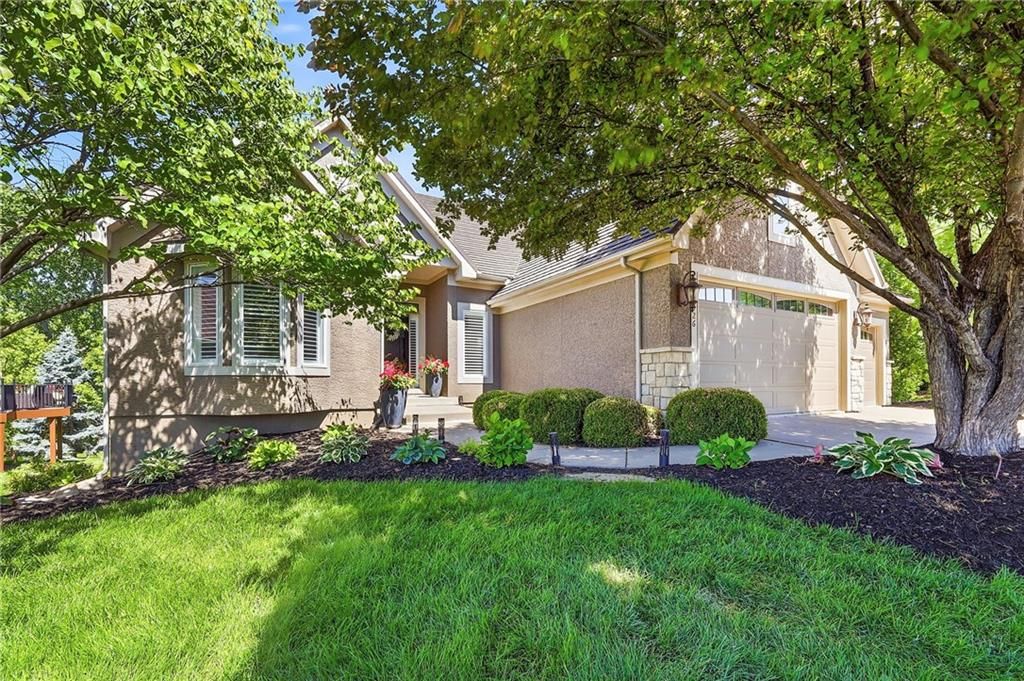 9926 FOUNTAIN Circle, Lenexa, KS 66220