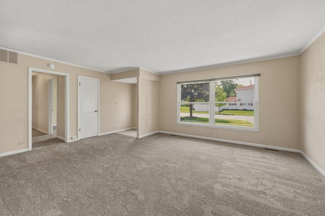 356 Banbury Avenue, Elk Grove Village, IL 60007