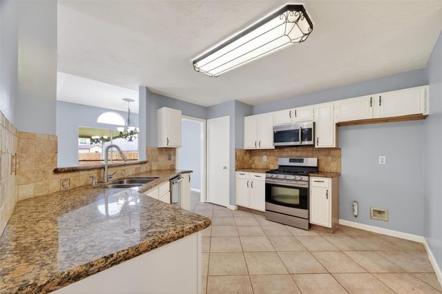 3608 Lochmoor Lane, Pearland, TX 77581