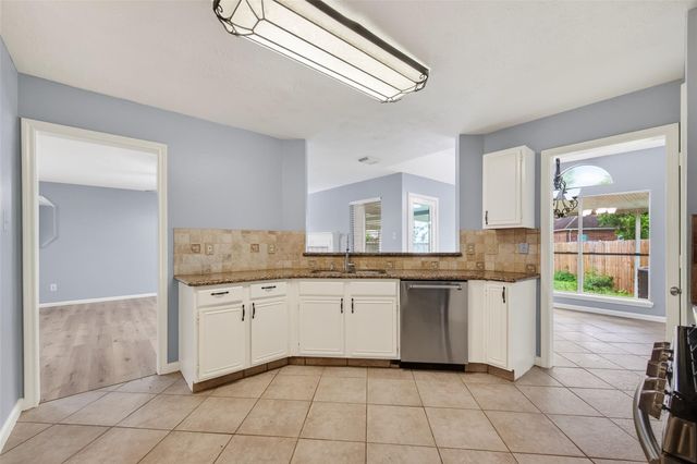 3608 Lochmoor Lane, Pearland, TX 77581
