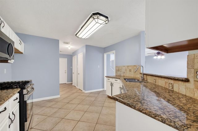 3608 Lochmoor Lane, Pearland, TX 77581