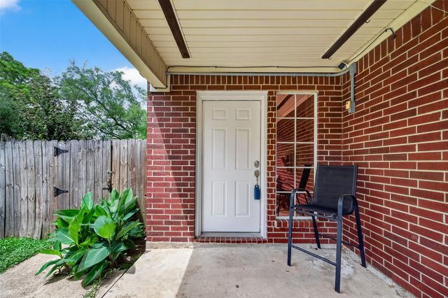3608 Lochmoor Lane, Pearland, TX 77581