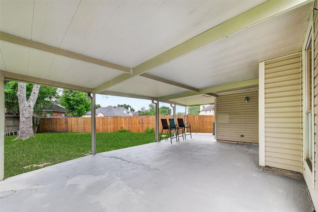 3608 Lochmoor Lane, Pearland, TX 77581