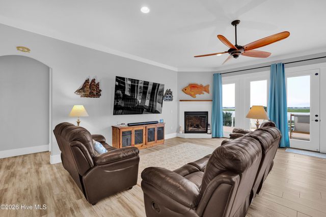 1044 Mallard Bay Drive, Hampstead, NC 28443