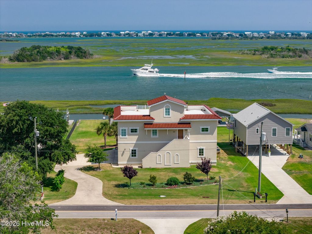1044 Mallard Bay Drive, Hampstead, NC 28443