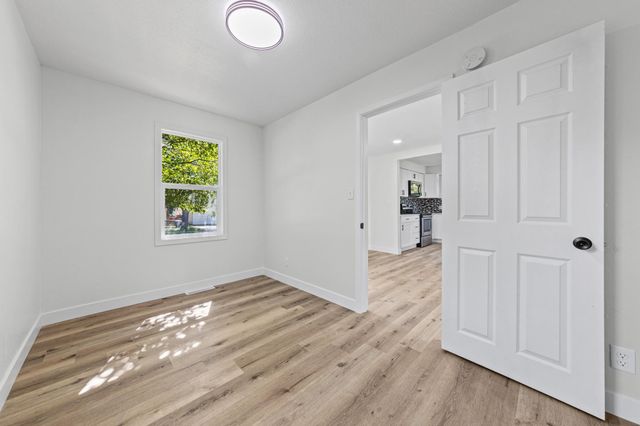 621 White Bear Avenue N, Saint Paul, MN 55106