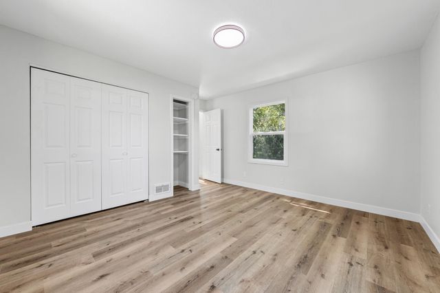 621 White Bear Avenue N, Saint Paul, MN 55106