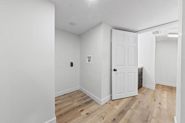 621 White Bear Avenue N, Saint Paul, MN 55106