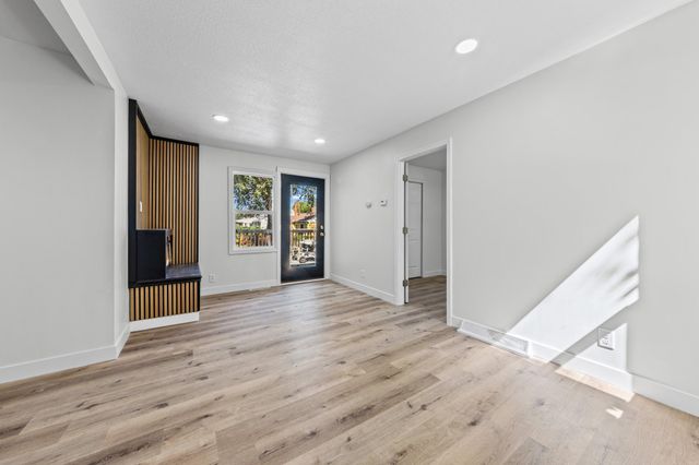 621 White Bear Avenue N, Saint Paul, MN 55106