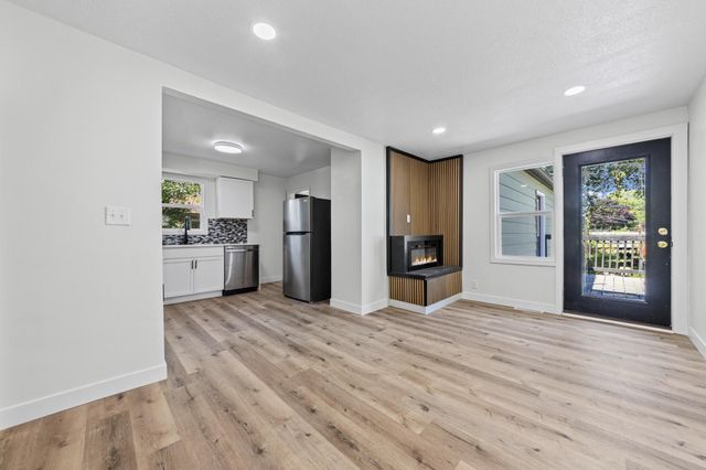621 White Bear Avenue N, Saint Paul, MN 55106