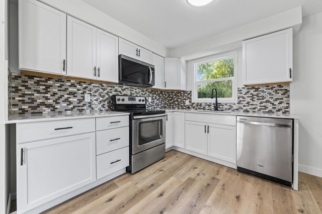 621 White Bear Avenue N, Saint Paul, MN 55106