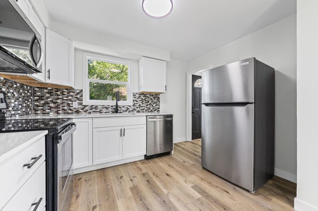 621 White Bear Avenue N, Saint Paul, MN 55106