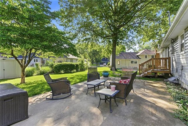 8839 Newton Drive, Overland Park, KS 66212