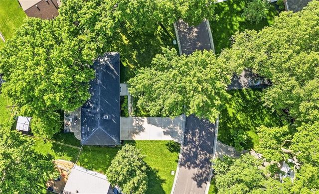 8839 Newton Drive, Overland Park, KS 66212