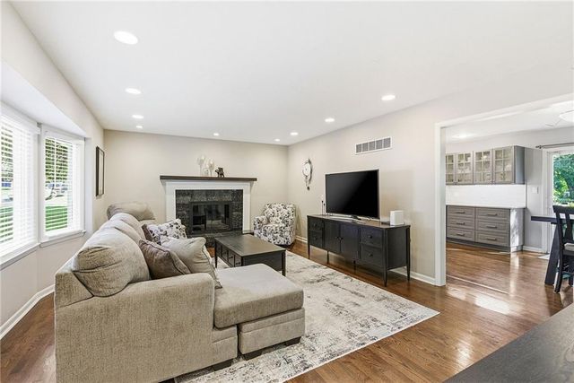 8839 Newton Drive, Overland Park, KS 66212