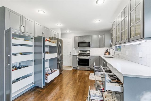 8839 Newton Drive, Overland Park, KS 66212