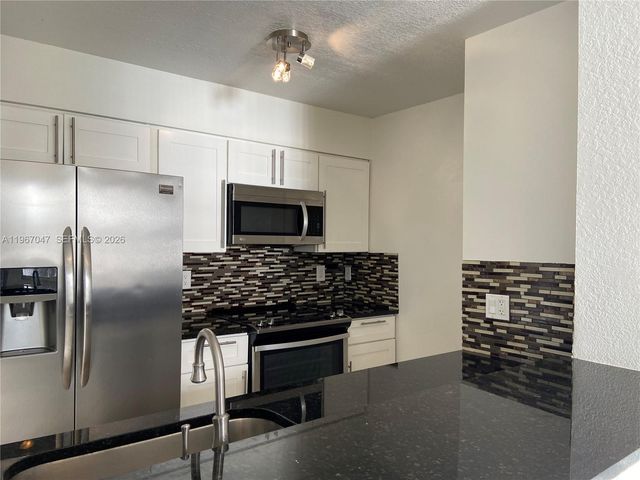 2841 N Oakland Forest Dr 110, Oakland Park, FL 33309