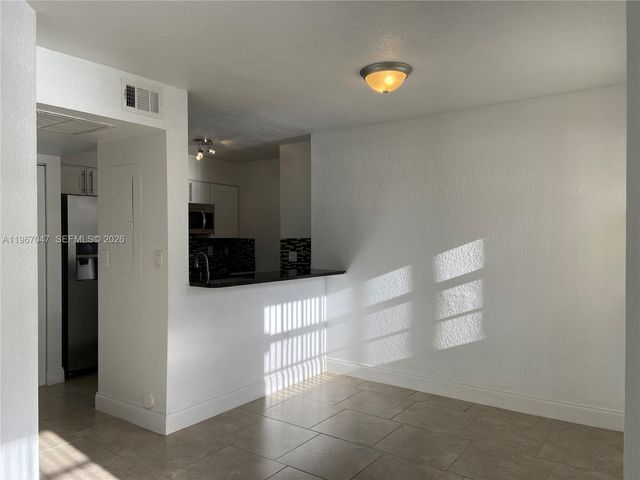 2841 N Oakland Forest Dr 110, Oakland Park, FL 33309