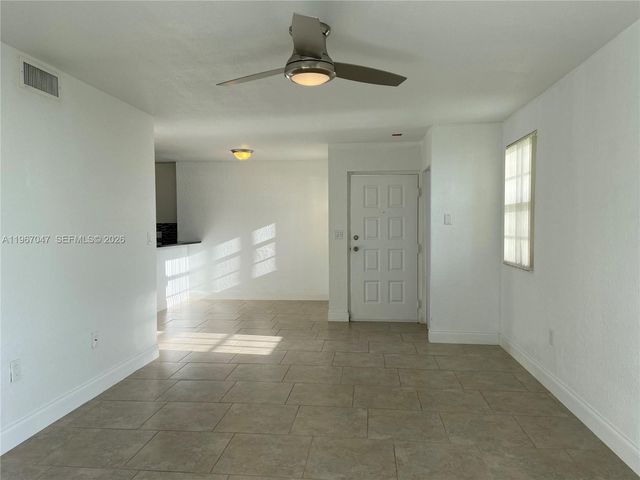 2841 N Oakland Forest Dr 110, Oakland Park, FL 33309
