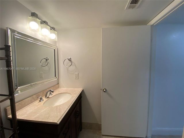 2841 N Oakland Forest Dr 110, Oakland Park, FL 33309