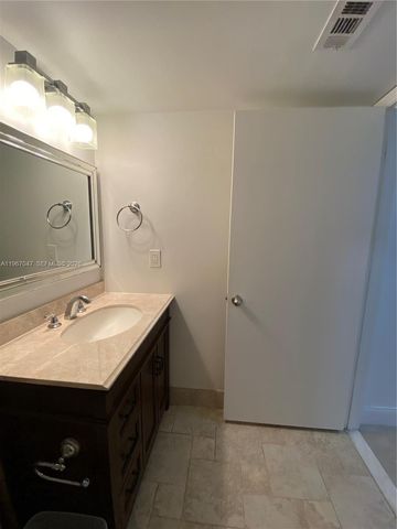 2841 N Oakland Forest Dr 110, Oakland Park, FL 33309