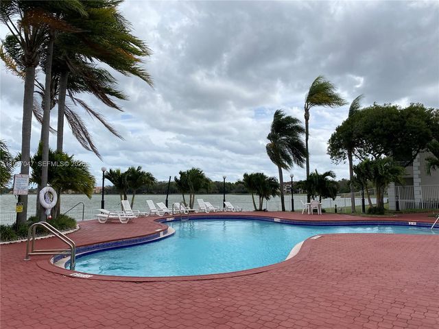 2841 N Oakland Forest Dr 110, Oakland Park, FL 33309