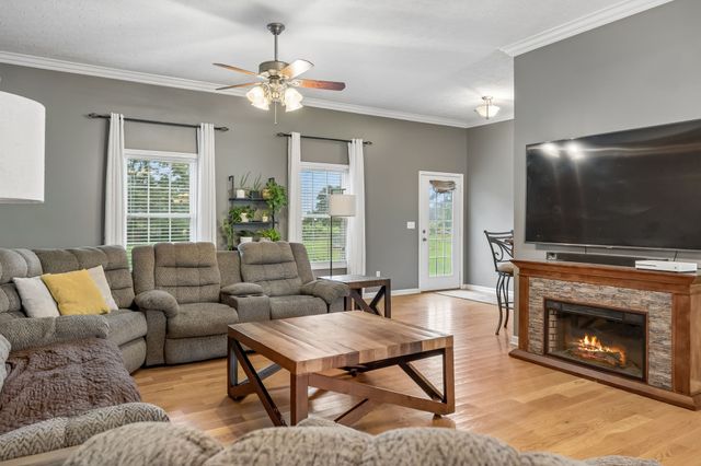112 Kelly Ln, Lafayette, TN 37083