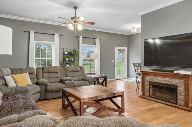 112 Kelly Ln, Lafayette, TN 37083