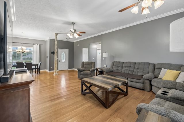 112 Kelly Ln, Lafayette, TN 37083