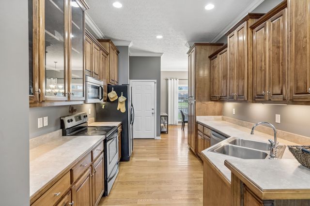 112 Kelly Ln, Lafayette, TN 37083