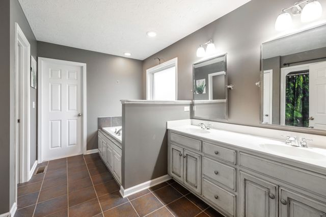 112 Kelly Ln, Lafayette, TN 37083