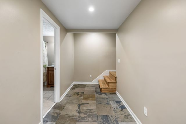 112 Kelly Ln, Lafayette, TN 37083