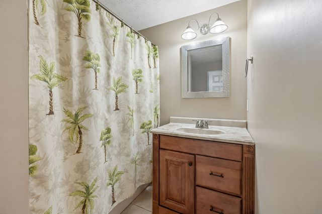 112 Kelly Ln, Lafayette, TN 37083