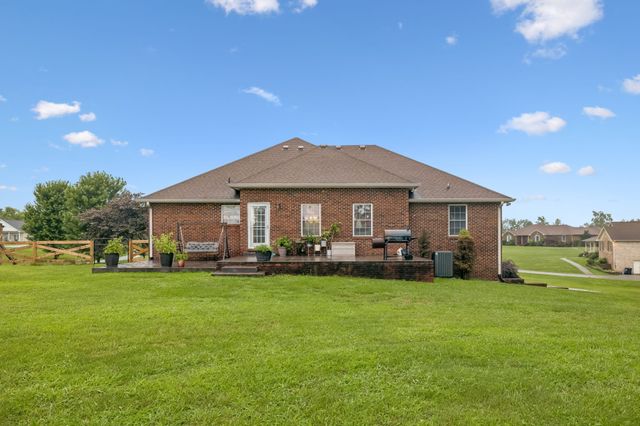 112 Kelly Ln, Lafayette, TN 37083