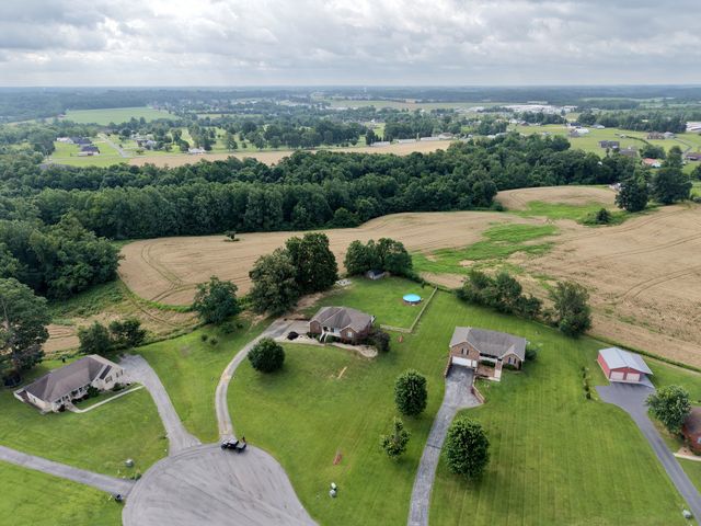 112 Kelly Ln, Lafayette, TN 37083