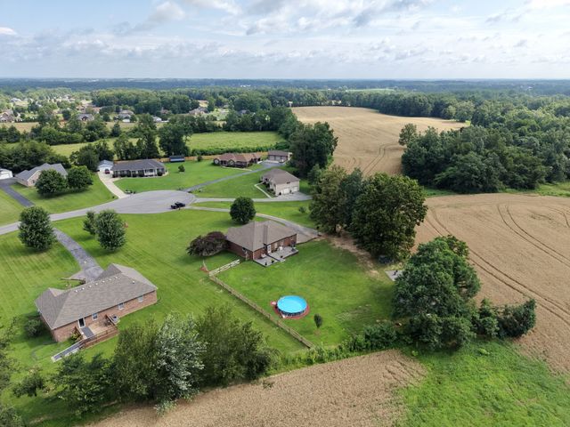 112 Kelly Ln, Lafayette, TN 37083