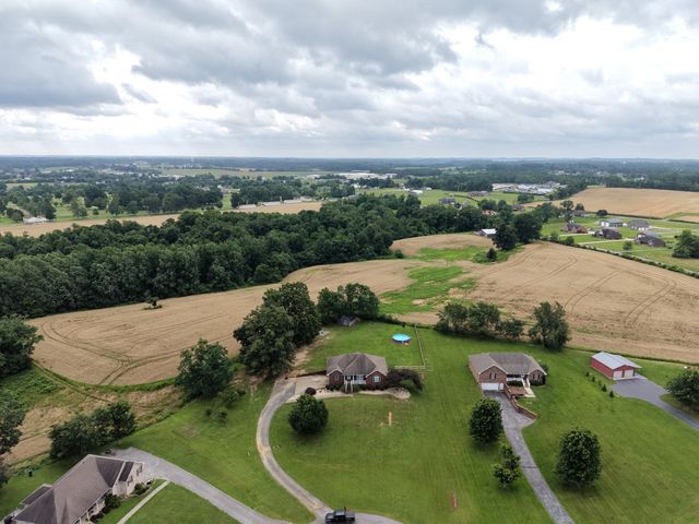112 Kelly Ln, Lafayette, TN 37083