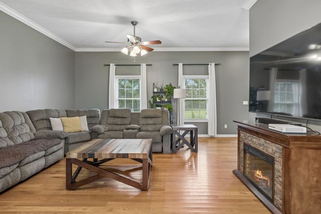 112 Kelly Ln, Lafayette, TN 37083