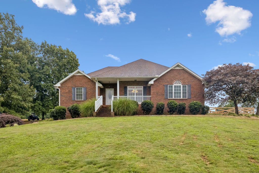 112 Kelly Ln, Lafayette, TN 37083