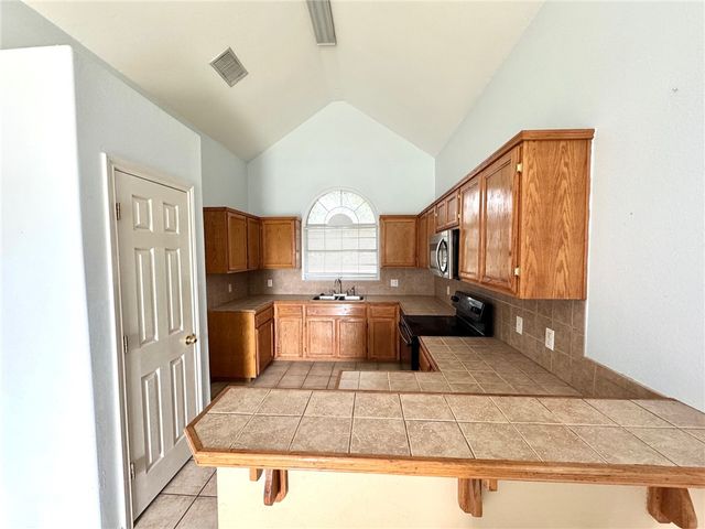 2103 Brook Ln, Kingsville, TX 78363