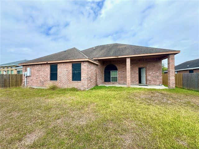 2103 Brook Ln, Kingsville, TX 78363