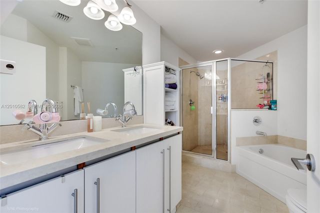 79 SW 12th St 2306-S, Miami, FL 33130