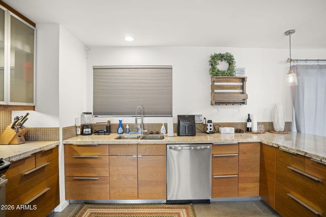 3141 E SIERRA Street, Phoenix, AZ 85028