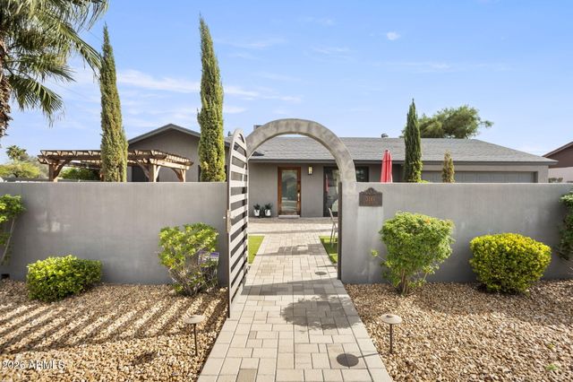 3141 E SIERRA Street, Phoenix, AZ 85028