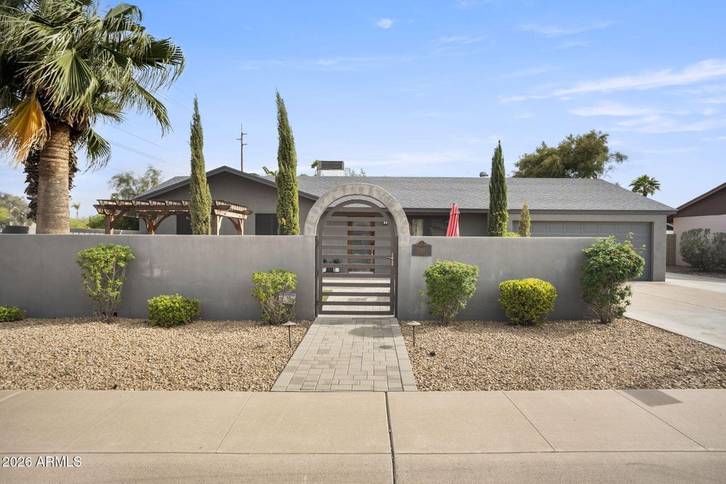 3141 E SIERRA Street, Phoenix, AZ 85028