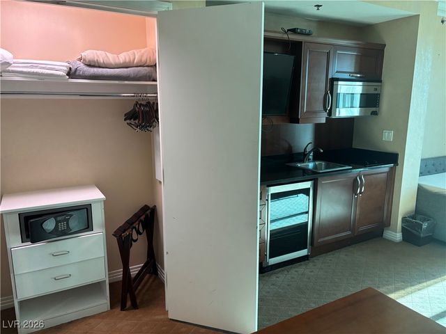 125 East Harmon Avenue 204, Las Vegas, NV 89109